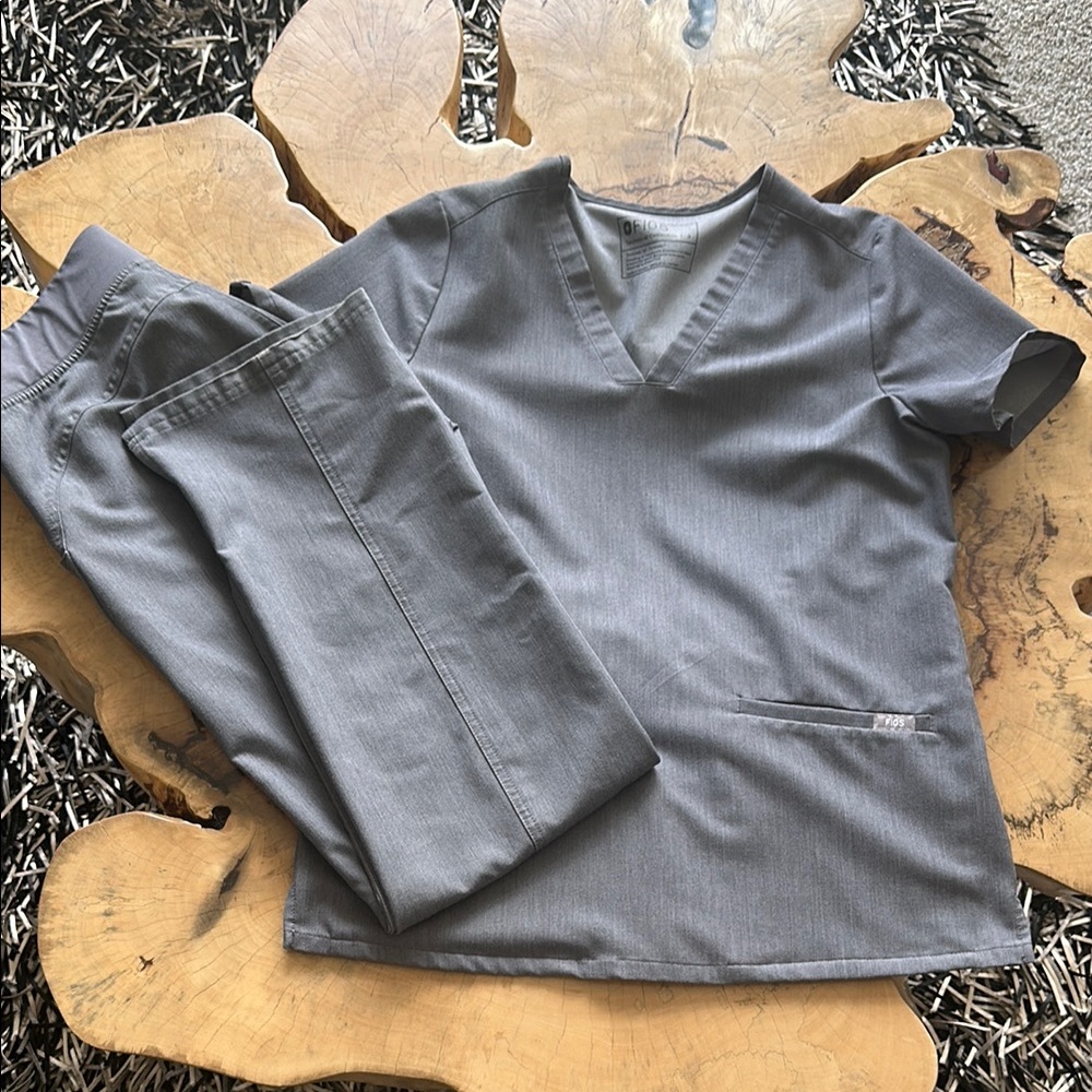 Gray Figs Scrub Top and Pants Set